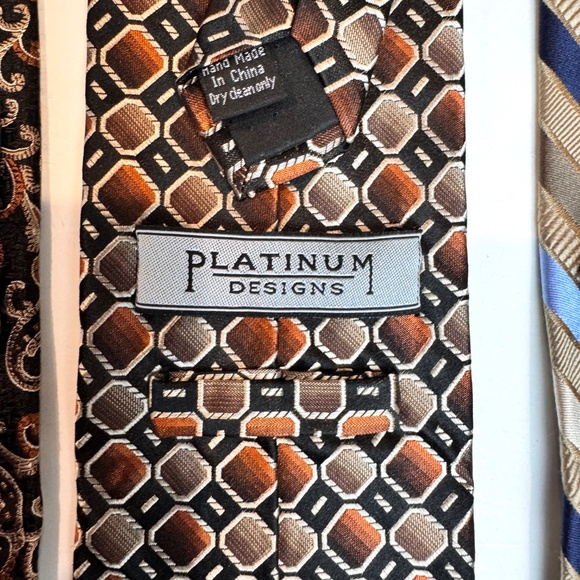 Four Men's 100% Silk Ties Platinum Designs, Jones NY, Etc. - Picture 7 of 9